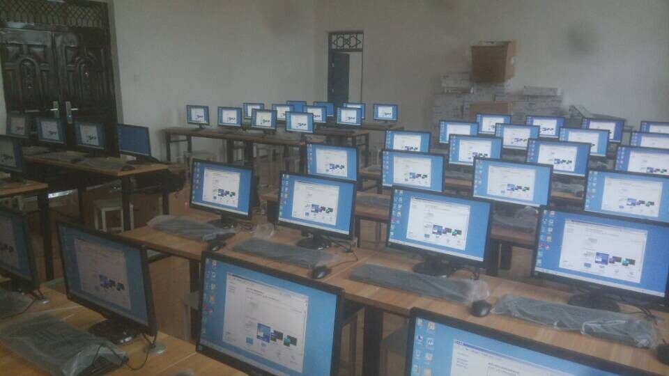 昌吉某工程學院多媒體電子云教室機房